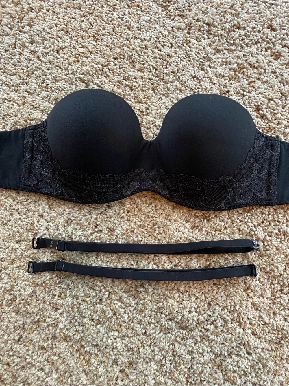 Victoria’s Secret Strapless bra w/Lace (Black)